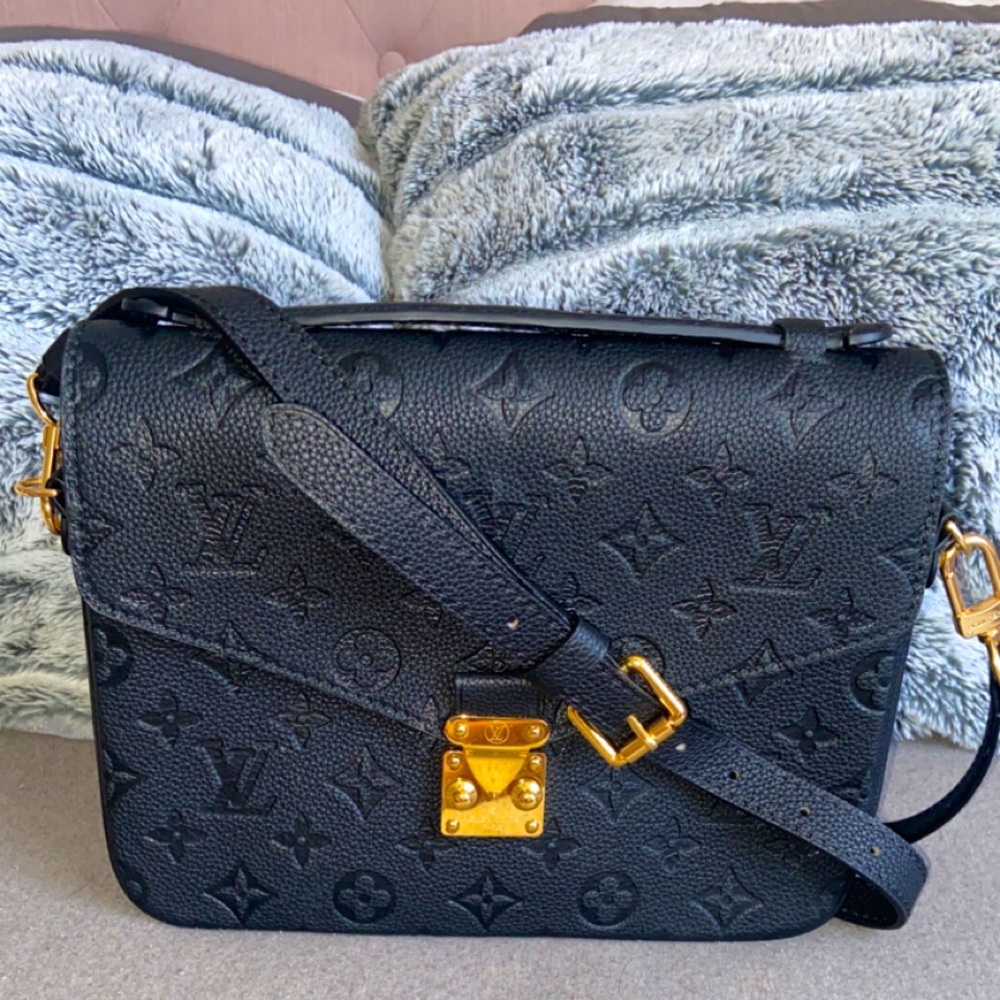 Louis Vuitton Pochette Métis black